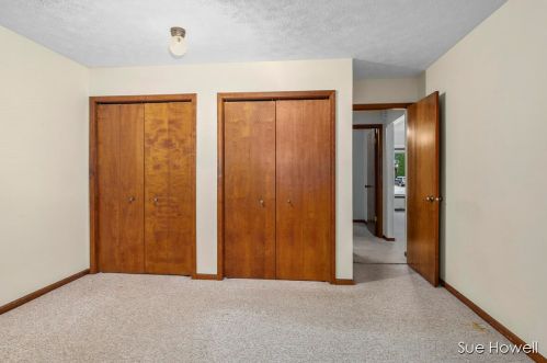 5887 Ln Casa Ct, Grand Rapids MI 49508-6295 exterior