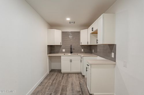 5039 18 Ave, Phoenix AZ 85015-6121 exterior