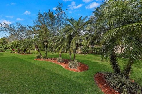 267 Glen Eagle Cir, Naples FL 34104-5715 exterior