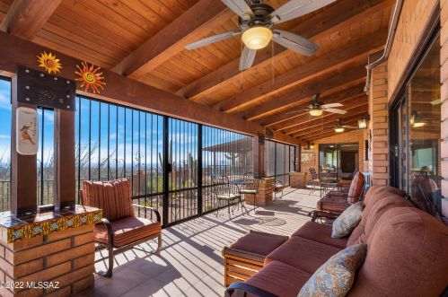 6822 Table Mtn Rd, Tucson AZ 85718-1328 exterior