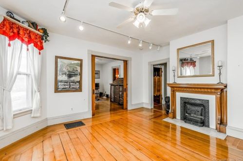 40 Bloomfield Ave, Windsor CT 06095-2303 exterior