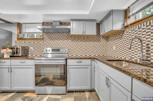 190 Maple St, Fairview NJ 07022-1512 exterior