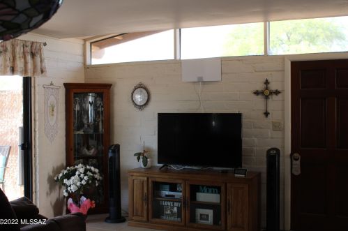 8011 Julia St, Tucson AZ 85710-4821 exterior