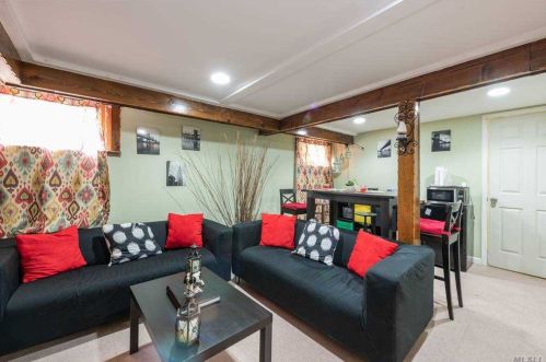 184 Dean St, Valley Stream NY 11580-4911 exterior