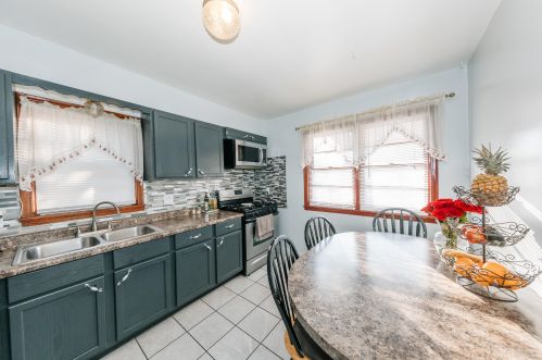 2678 16 St, Milwaukee WI 53215-3002 exterior