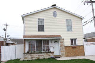 7925 Kilbourn Ave, Chicago, IL 60652-2105