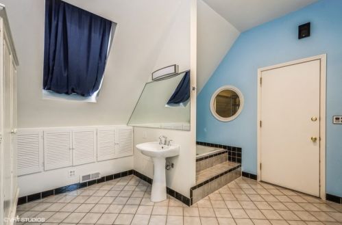 1323 Nelson St, Chicago IL 60657-3103 exterior