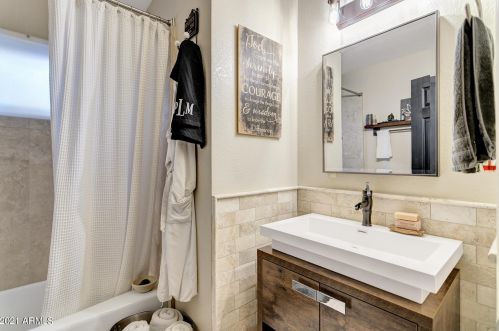 9242 34 Pl, Phoenix AZ 85028-4964 exterior