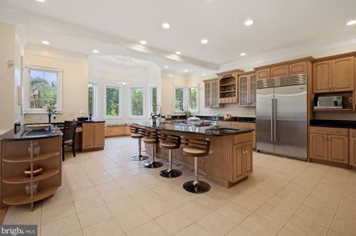 12705 Greenbriar Rd, Rockville MD 20854-6324 exterior