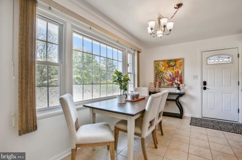 2232 Candlewood Dr, Alexandria VA 22308-1507 exterior