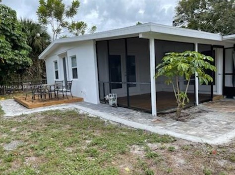 208 Southern Ave, Fort Pierce FL  34950-5433 exterior