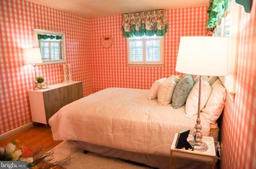 7641 Miller Fall Rd, Rockville MD 20855-1165 exterior