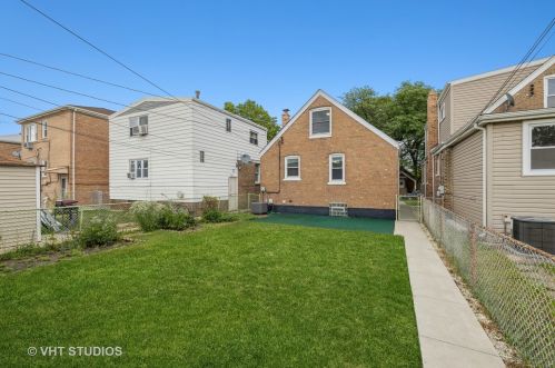 6040 Kilbourn Ave, Chicago IL  60646-5010 exterior