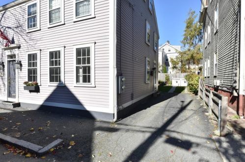 62 Sheldon St, Providence, RI 02905-3618