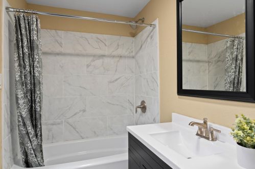 2540 Booth St, Milwaukee WI 53212-2907 exterior