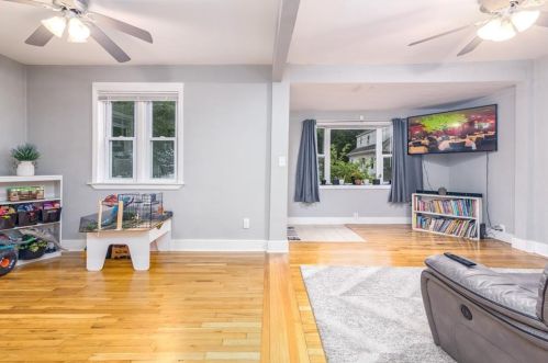 9 Ashby St, Providence RI 02919-6604 exterior