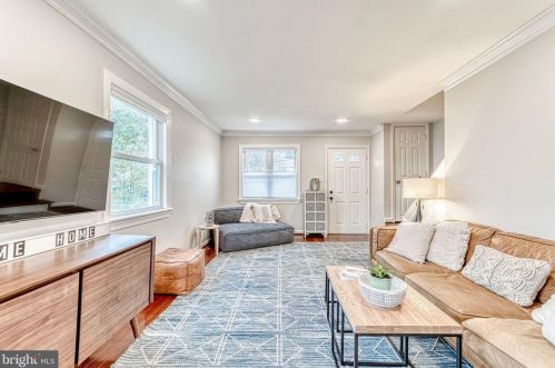 5637 Fenwick Dr, Alexandria VA 22303-1524 exterior