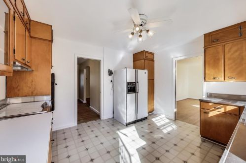 1101 Morningside Ln, Alexandria VA 22308-1042 exterior