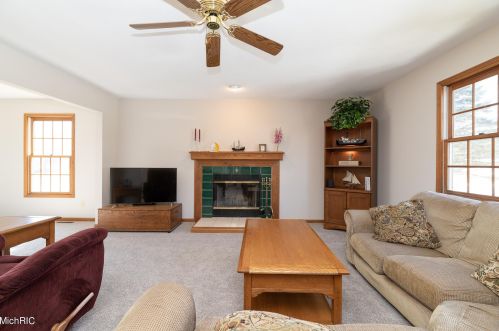 10400 Roger St, Kalamazoo MI 49002-7185 exterior