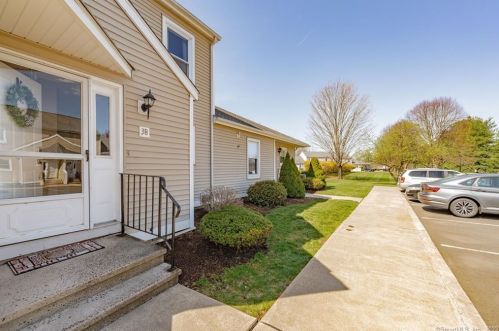 3 The Hamlet, Enfield, CT 06082-7002