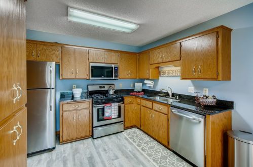 3236 Edgerton St, Saint Paul, MN 55127-5032