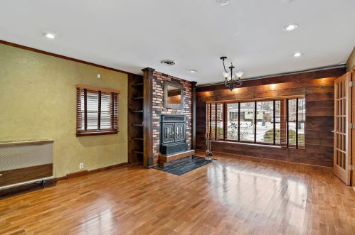 2421 Corona Rd, Waukegan IL 60087-4042 exterior