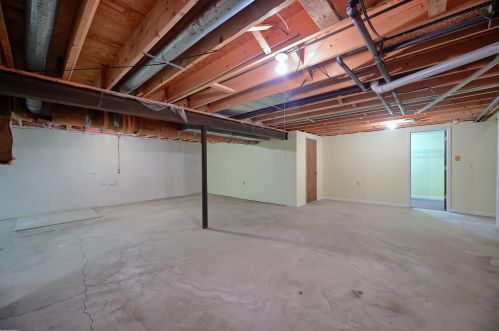 995 Woodlane Dr, Rochester MI 48307-4254 exterior