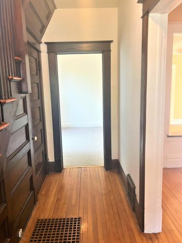 87 Monroe Ave, Meskegon, MI 49440-1411