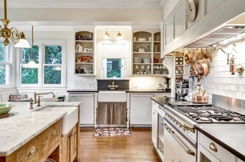 25 Hunnewell Ave, Newton MA 02458-2216 exterior