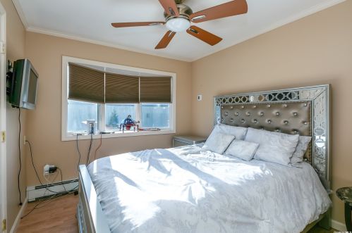 34 Heatherfield Rd, Valley Stream NY  11581-2314 exterior