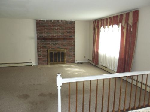 42 Mathewson Ave, Enfield CT 06082-4353 exterior