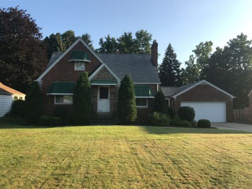 6315 Brookside Rd, Cleveland, OH 44131-6309