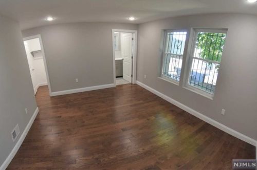 225 9 St, Newark NJ 07107-1907 exterior