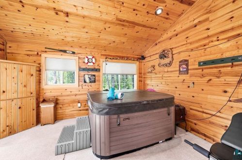 5633 Hermantown Rd, Duluth MN 55810-9744 exterior