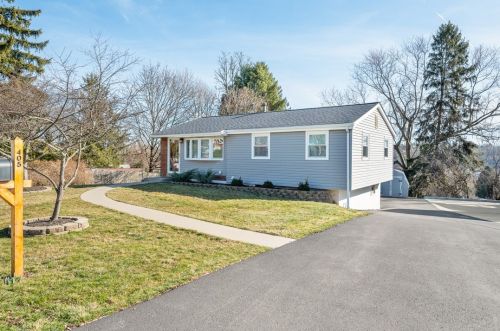 405 Presque Isle Dr, Pittsburgh, PA 15239-2603