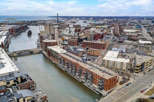 130 Water St, Milwaukee WI  53202-6018 exterior