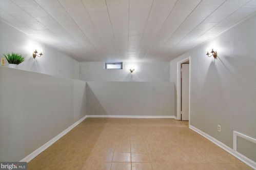 6662 Kings Hwy, Alexandria VA 22306-1506 exterior