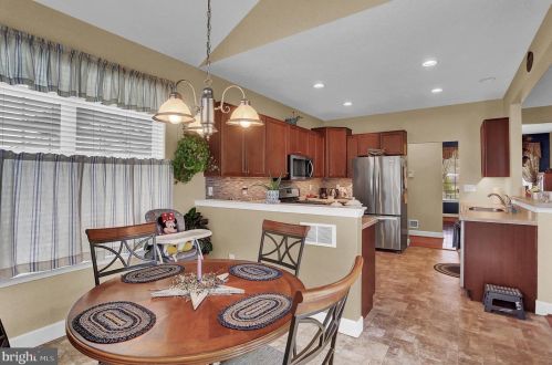 296 Friendly Dr, Hanover PA 17331 exterior