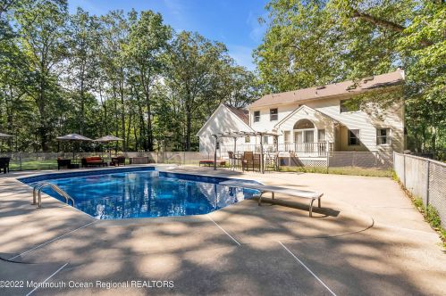 5 Dickens Ct, Jackson Twp NJ  08527-2844 exterior