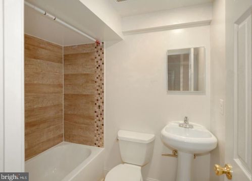 210 Orange St, Washington DC 20032-1737 exterior