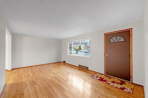 821 Macbeth Dr, Pittsburgh, PA 15235-4617