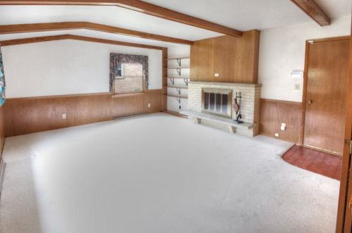 11927 Locust St, Milwaukee WI 53212-2642 exterior