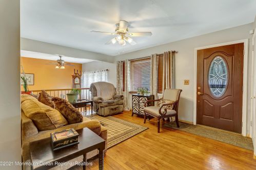 29 Louisiana Pkwy, Jackson Twp, NJ 08527-2144