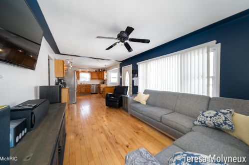 4085 Nicholl Ave, Meskegon MI 49444-3633 exterior