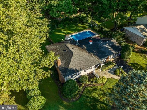 7641 Miller Fall Rd, Rockville MD 20855-1165 exterior