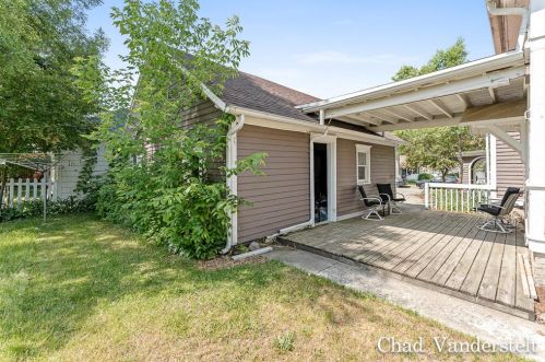 304 Front St, Belding MI  48809-1622 exterior