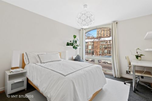 1335 Sandburg Ter, Chicago IL 60610-1507 exterior