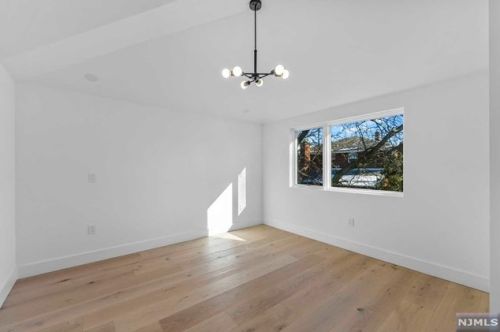 152 Morningside Ln, Palisades Park NJ 07650-1918 exterior