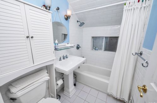 3 Lyons St, Huntington Station NY 11747-1000 exterior