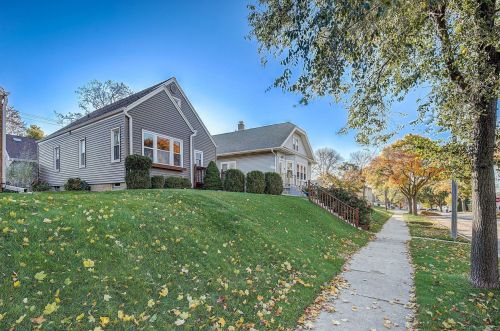 4260 4th St, Milwaukee, WI 53207-4932